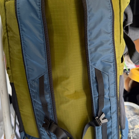 Patagonia Green and Blue Backpack with Pink Accent - Picture 9 of 9